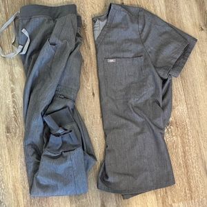 LARGE graphite figs scrubs